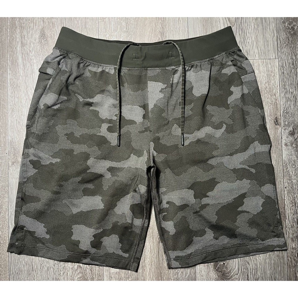 Lululemon Unlined Green Camo Pace Breaker Shorts Inseam 9.5" - Men Size Large